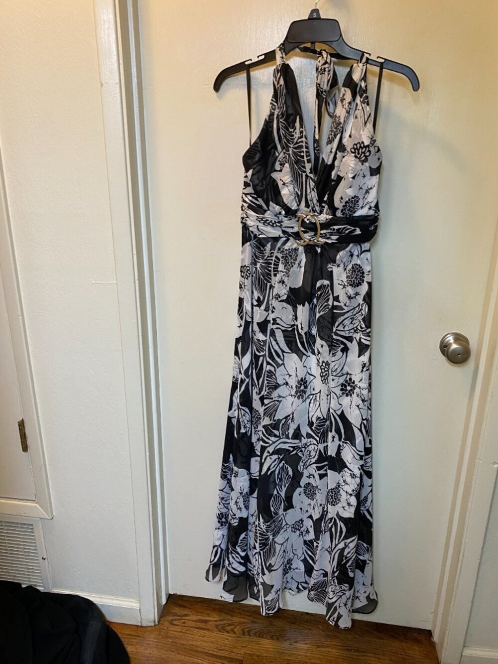 White House Black Market Black White Floral Halter Maxi Dress Size 4
